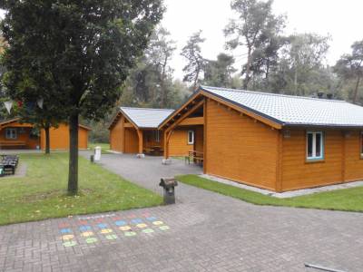 Gruppenhuser am Zentralplatz der Bildungssttte