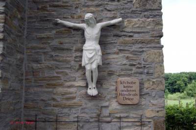 Der neu angebrachte Korpus vom Wegekreuz Kntrup, das bei einem Sturm schwer beschdigt wurde.