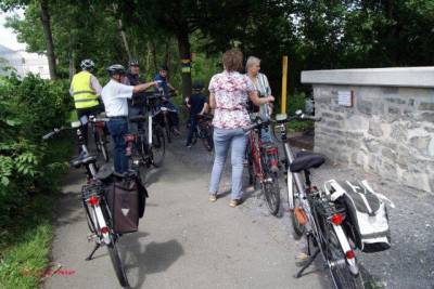 W. Witte erlutert die Anlage