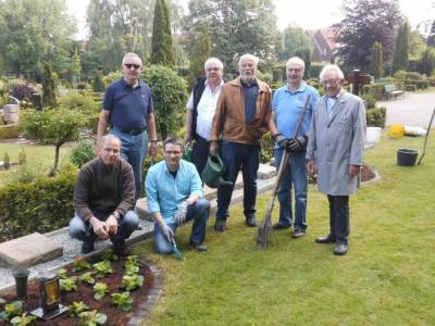 Die Aktiven der Pflegegruppe Kriegsgrber