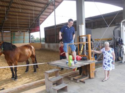 Der Vorsitzende d. Aufderheide bedankt sich fr die nicht erwarteten Hintergrnde
