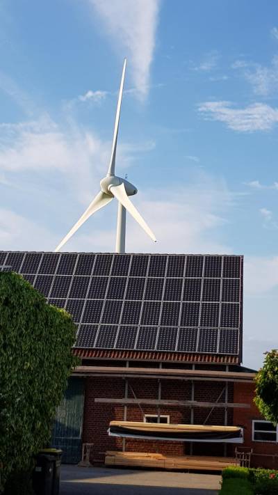 Das Windrad zeigt den Weg zum Versammlungsort.