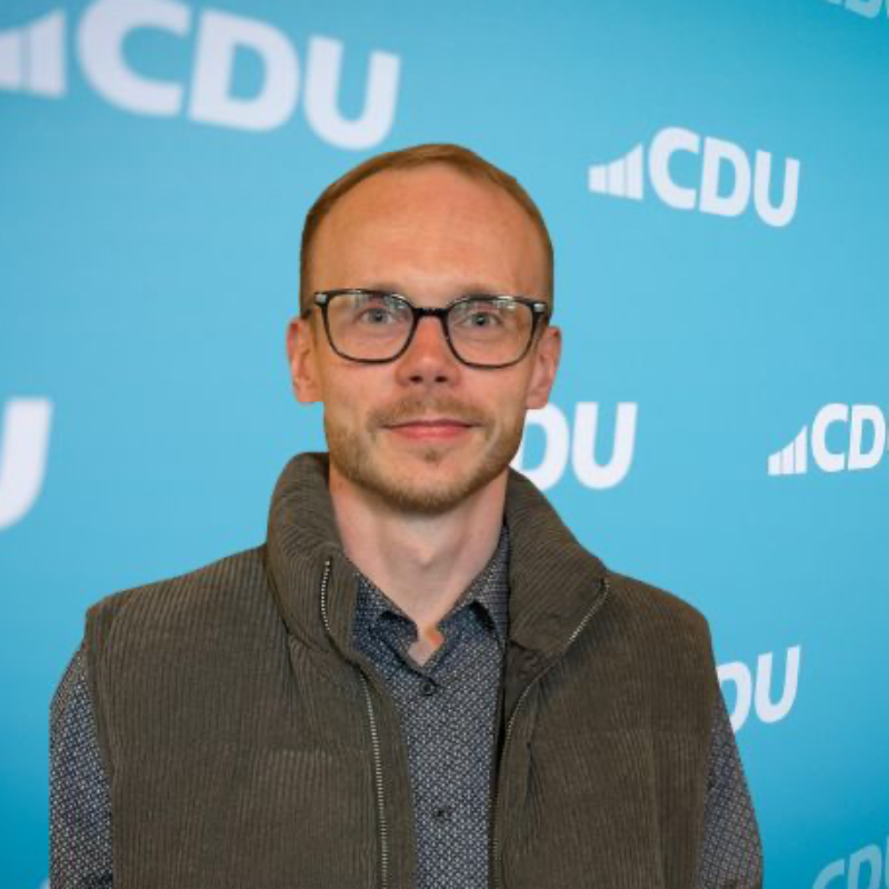  Dieter Makowlew